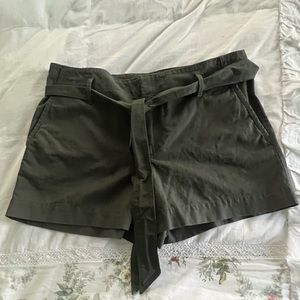 LOFT Shorts NWT Sz 6 with Belt